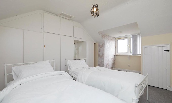 Hucknall House | Comfortable 4-Bed House in Hucknall Nottingham
