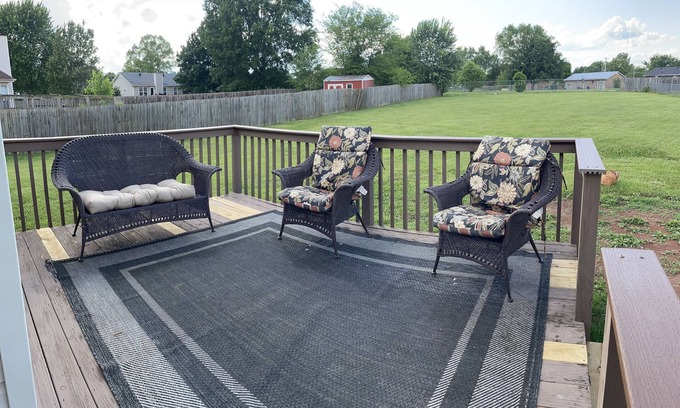 Clarksville House | Comfortable and convenient 3 bedroom home, off I-24 close to everything.