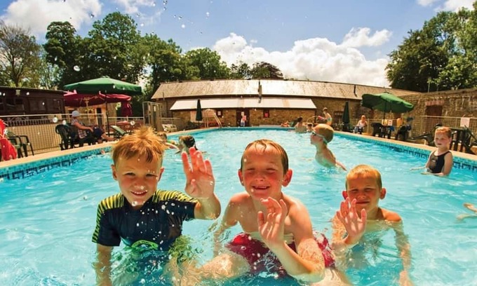 Narberth House | Comfortable and spacious 12ft-wide caravan with one double and two twin.