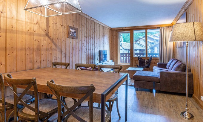 Val-d'Isere Apartment | *Comfortable Apartment, WiFi, Parking, South-Facing, Heart of Val-d'Isère, Close to Slopes*