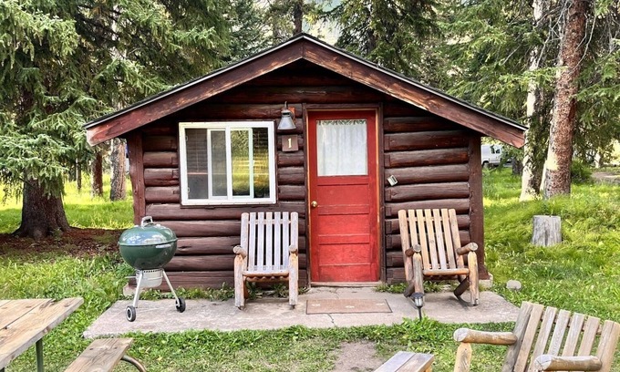 Cooke City-Silver Gate Cabin | Comfortable Cabin next to Yellowstone National Park
