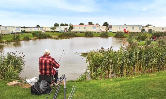 Mablethorpe and Sutton House | Comfortable caravan with one double and two twin.