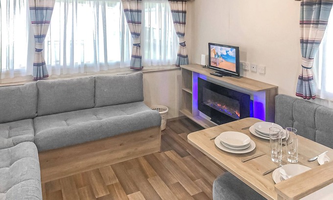 Chapel Saint Leonards House | Comfortable caravan with one double and one twin.
