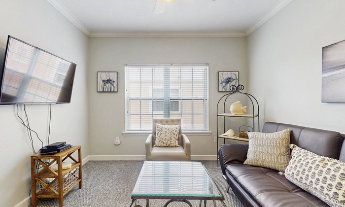 Dauphin Island Condo | Comfortable condo w/two shared pools & direct beach access