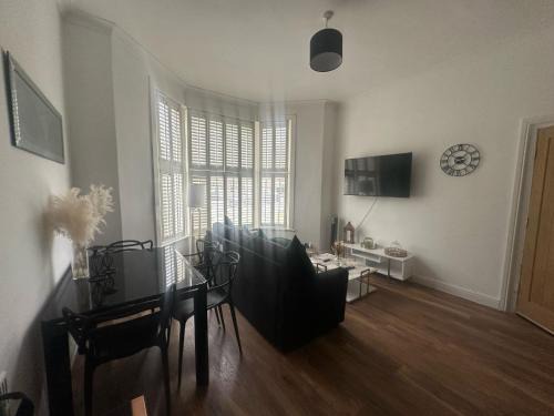 Anerley Apartment | Comfortable cosy one bed flat with garden in se London