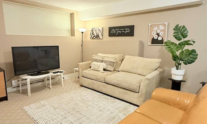 Burnaby House | Comfortable + Economic 2 Bedroom Suite