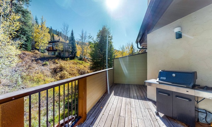 Intermountain House | Comfortable, family-friendly townhouse with mountain views and a full kitchen