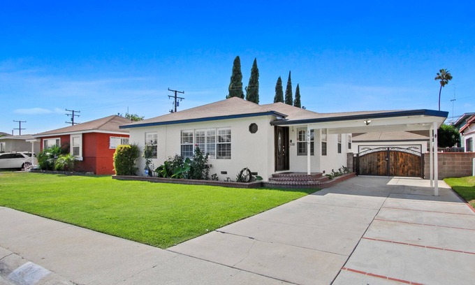 Los Angeles County House | Comfortable Family size home, 20 min away from theme park!