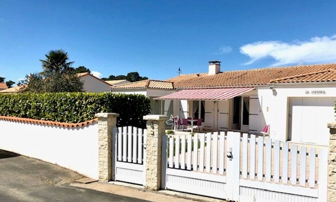 La Tranche-sur-Mer House | Comfortable House with Garden near Beach, Sleeps 5, Garage, and Baby Gear Provided
