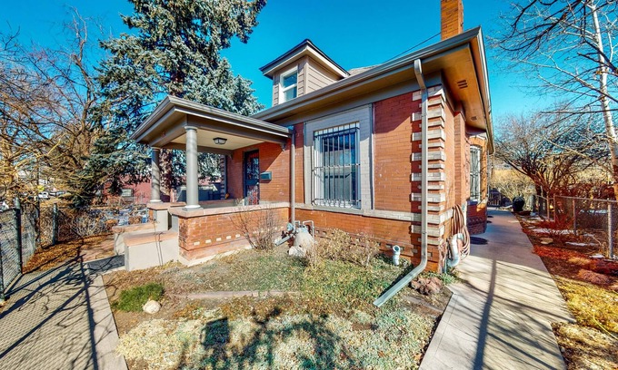 Lincoln Park Apartment | Comfortable guesthouse, prime location with patio