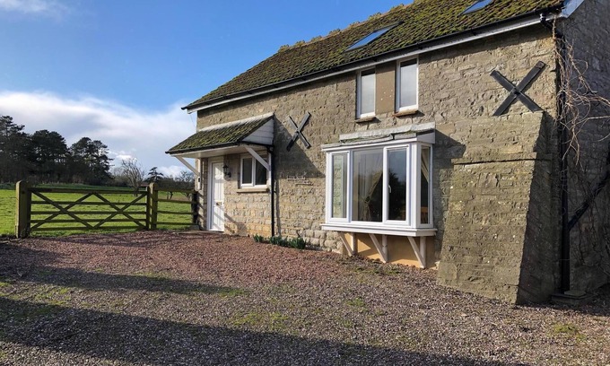 Street Cottage | Comfortable Holiday Cottage in the Heart of Somerset (2 ensuite bedrooms)