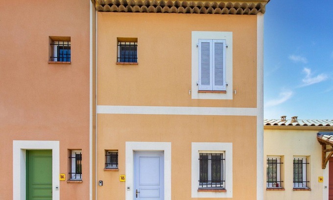 Arles House | Comfortable holiday home with swimming pool