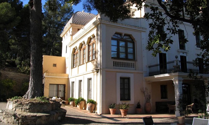 Valls Cottage | Comfortable house, garden of 24,200 m2. Private pool, barbecue. Wifi