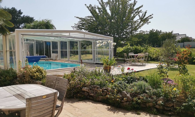 Amboise House | Comfortable house with swimming pool in season for 8 people close to all amenities