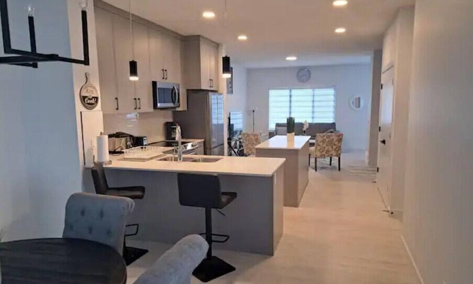 Northeast Edmonton House | Comfortable King Size BRM 1.5 BTH & Garage parking