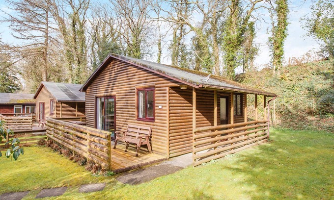 St Wenn Ski Chalet | Comfortable log cabin offering self-catering in the heart of Cornwall.