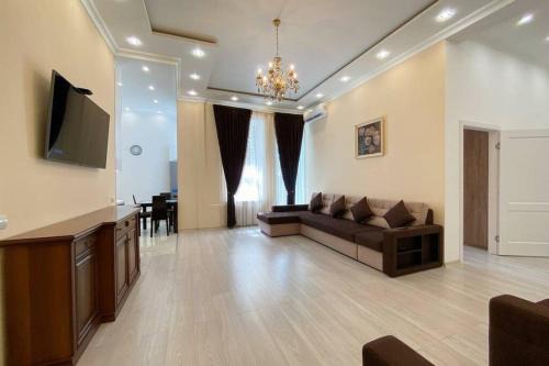 Shevchenkivs'kyi District Apartment | Comfortable luxury apartment with 3 rooms. Center heart of kiev