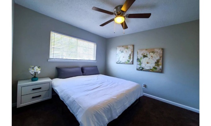Clovis House | Comfortable Modern Duplex with Great Amenities