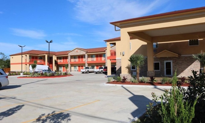 Humble Hotel | Comfortable Stay Ideal For Family | Right off Highway 1960