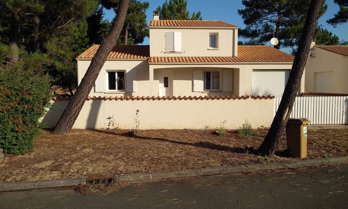 La Faute-sur-Mer Villa | Comfortable villa, direct access to sea and forest