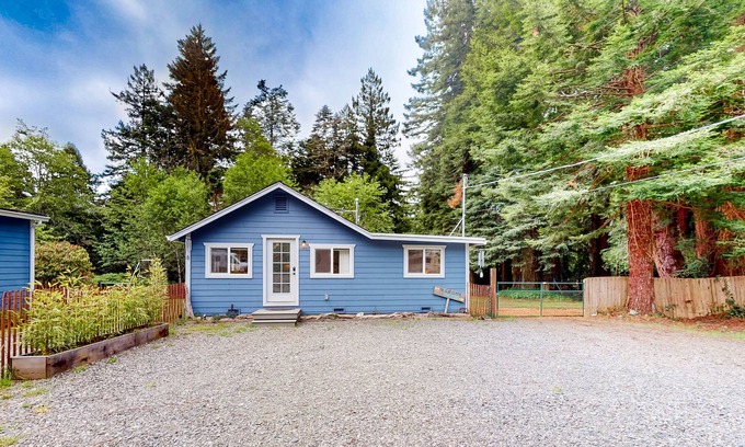 Trinidad House | Comforting, dog-friendly cottage with yard, forest views, kitchen & washer/dryer