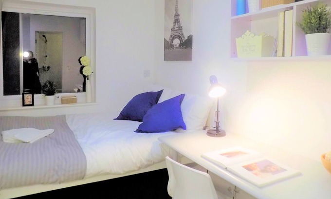 Gamston House | Comfory En-suite Room very close to Uni