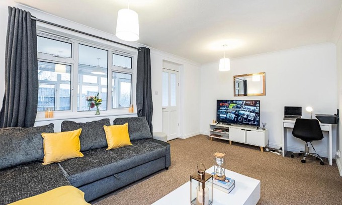 Tilbury Apartment | Comfy 2BD House-Tilbury Docks, Thurrock, Grays