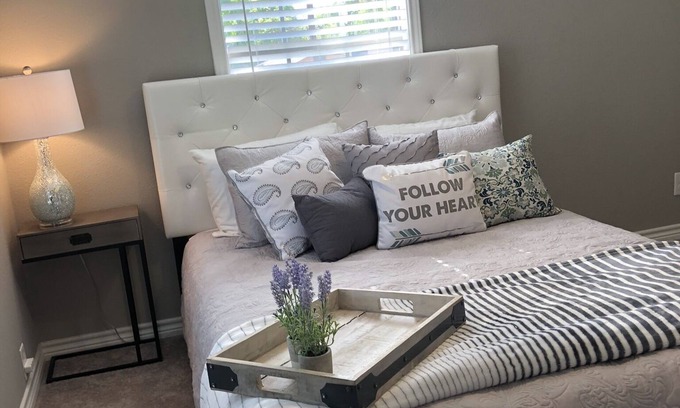 Northside Apartment | Comfy and Cozy Centrally located in Houston!