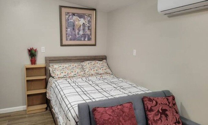 Tucson House | Comfy Central Studio Guesthouse
