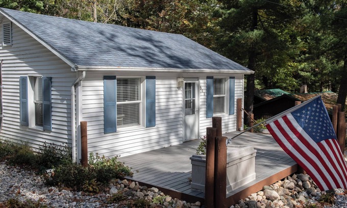 Harrison Cottage | Comfy Cottage! A comfy home away from home!