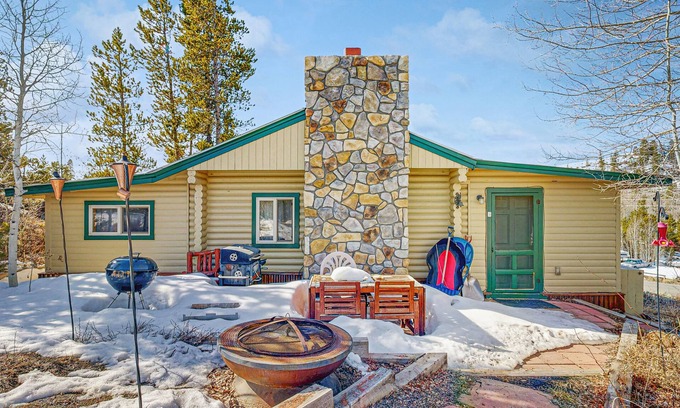 Grand Lake Cabin | Comfy, Family-Friendly Lake Cabin w/Stunning Views, Porch, Private Grill