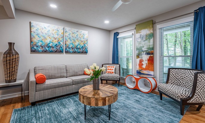 Alpharetta House | Comfy King Beds, Fast WiFi, Fun Game Room, Dogs OK