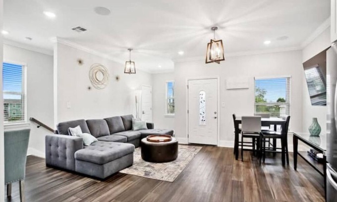 Seventh Ward House | Comfy Nola Escape w/Balcony