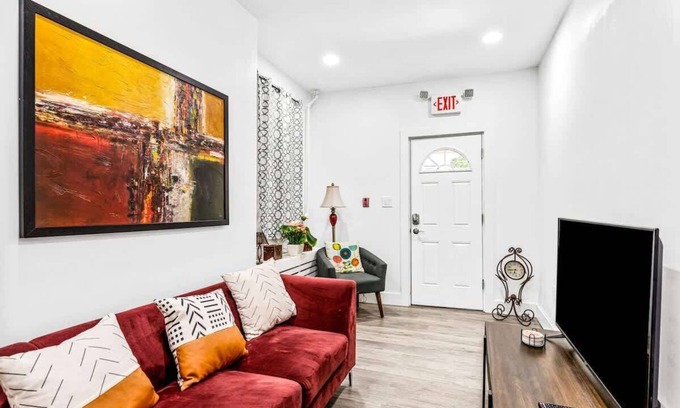 Delair Apartment | Comfy Private Parking-2bed-2min-1st flr
