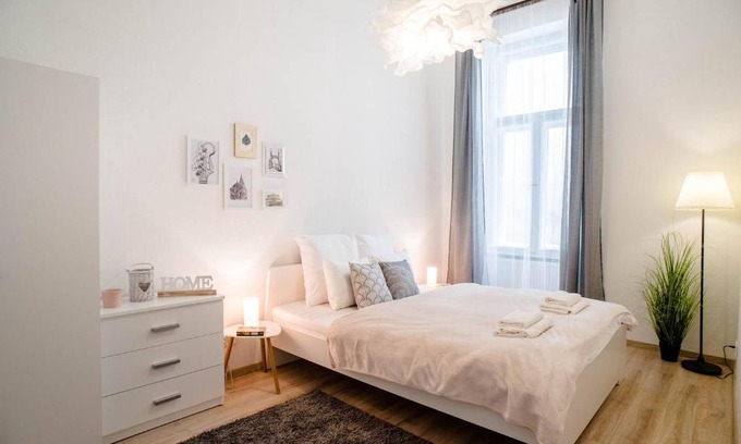 Erzsebetvaros Apartment | Comfy, renewed 3 bedroom apt in center