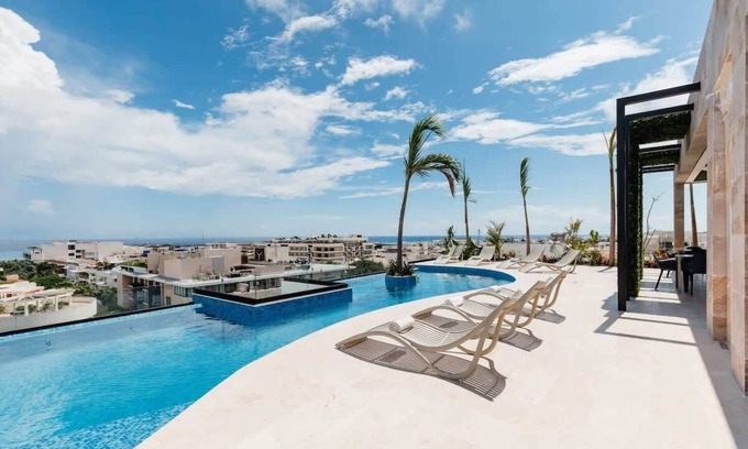 Luis Donaldo Colosio Apartment | Comfy Studio Steps to 5th Ave and Beach, Pool, Gym