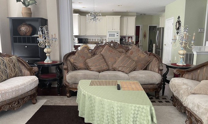 Montclair House | Comfy Vacation Retreat!