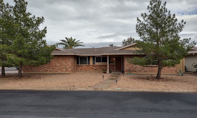 Golden Hills House | Comfy with a touch of old west decor-surrounded by Arizona Golf Resort