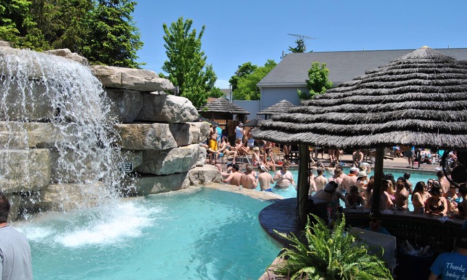 Put-in-Bay Hotel | Commodore Resort