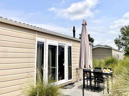 Municipality of Hellevoetsluis Ski Chalet | Compact chalet at 4 5 km from Rockanje