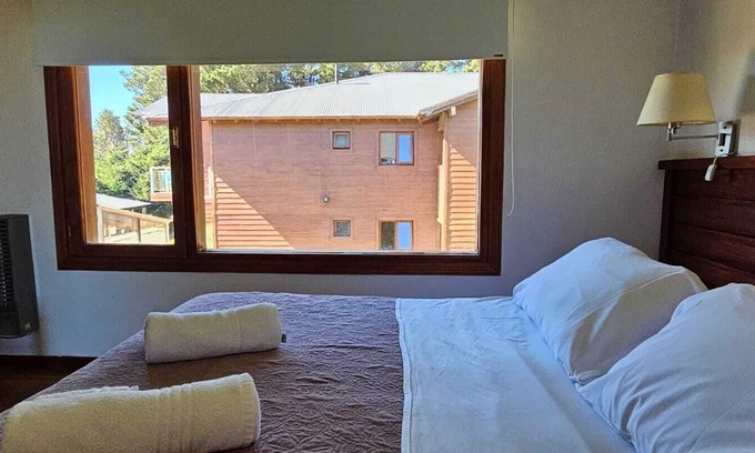 Dina Huapi Cabin | COMPLEJO RAICES PATAGONICAS CABAÑA SUPERIOR