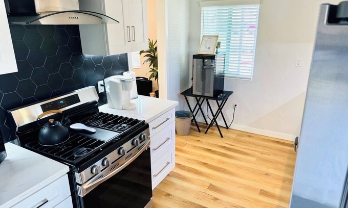 Los Angeles Ski Chalet | Completely Renovated Oasis on The Hill Los Angeles/Inglewood