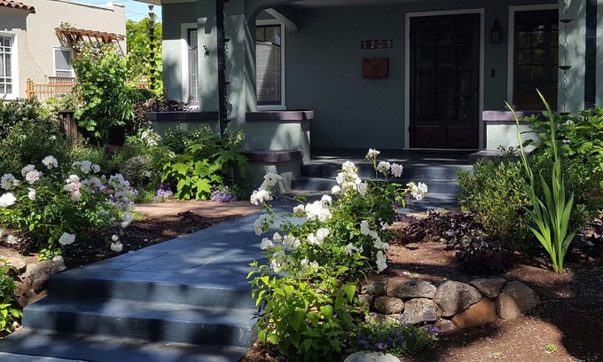 St. Leo's House | Completely Restored home w/OD living & cooking, Spa Fire Pit! Walking score 93!