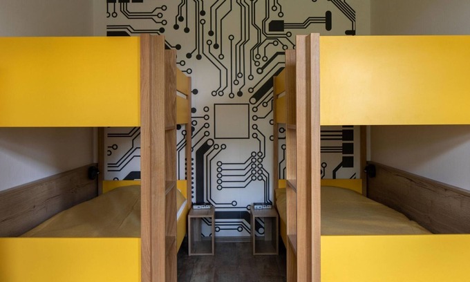 Cossebaude Apartment | Computer room - guest house Dresden - old school Gohlis