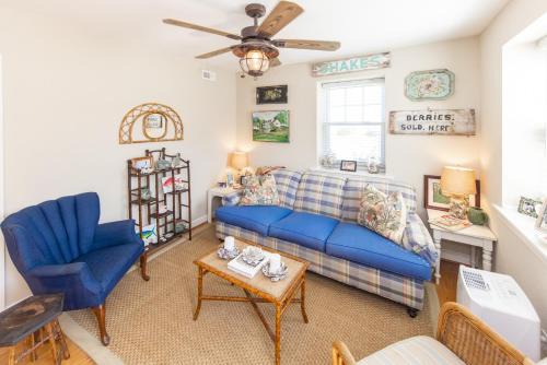 Northeast Virginia Beach House | Conch Shell Cottage - North End VB