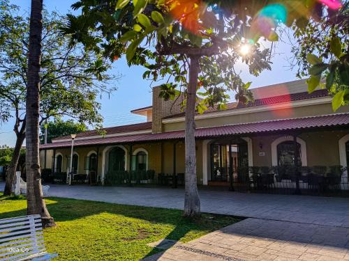 Villa de Alvarez Hotel | Concierge Plaza La Villa