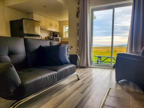Ste Anne de Beaupre Apartment | Condo 1 - Waterfront with SPA Fireplace & Barbecue