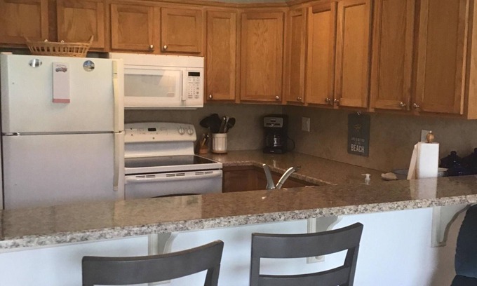 Daytona Beach Condo | Condo Across the street from Daytona Beach with lots of amenities