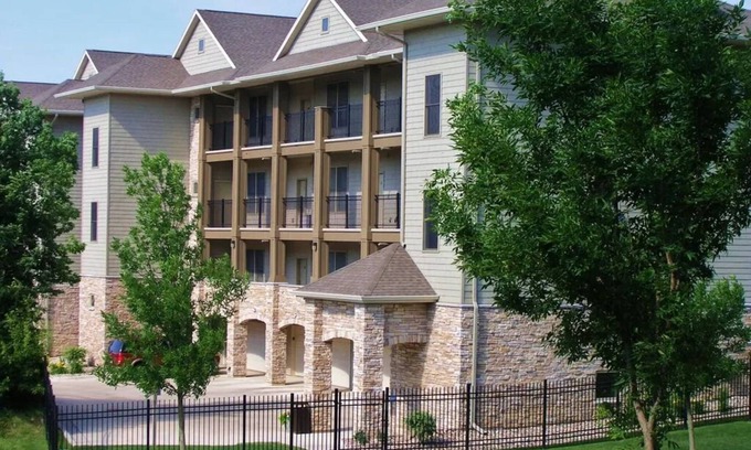 Arnolds Park Condo | Condo, Arnolds Park, Walk to Restaurants & Shops, 4 Bedroom, 2 Bath, Pool