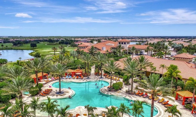 Braden River Condo | Condo available monthly. Pickleball, Tennis Pools free. Golf available for fee.